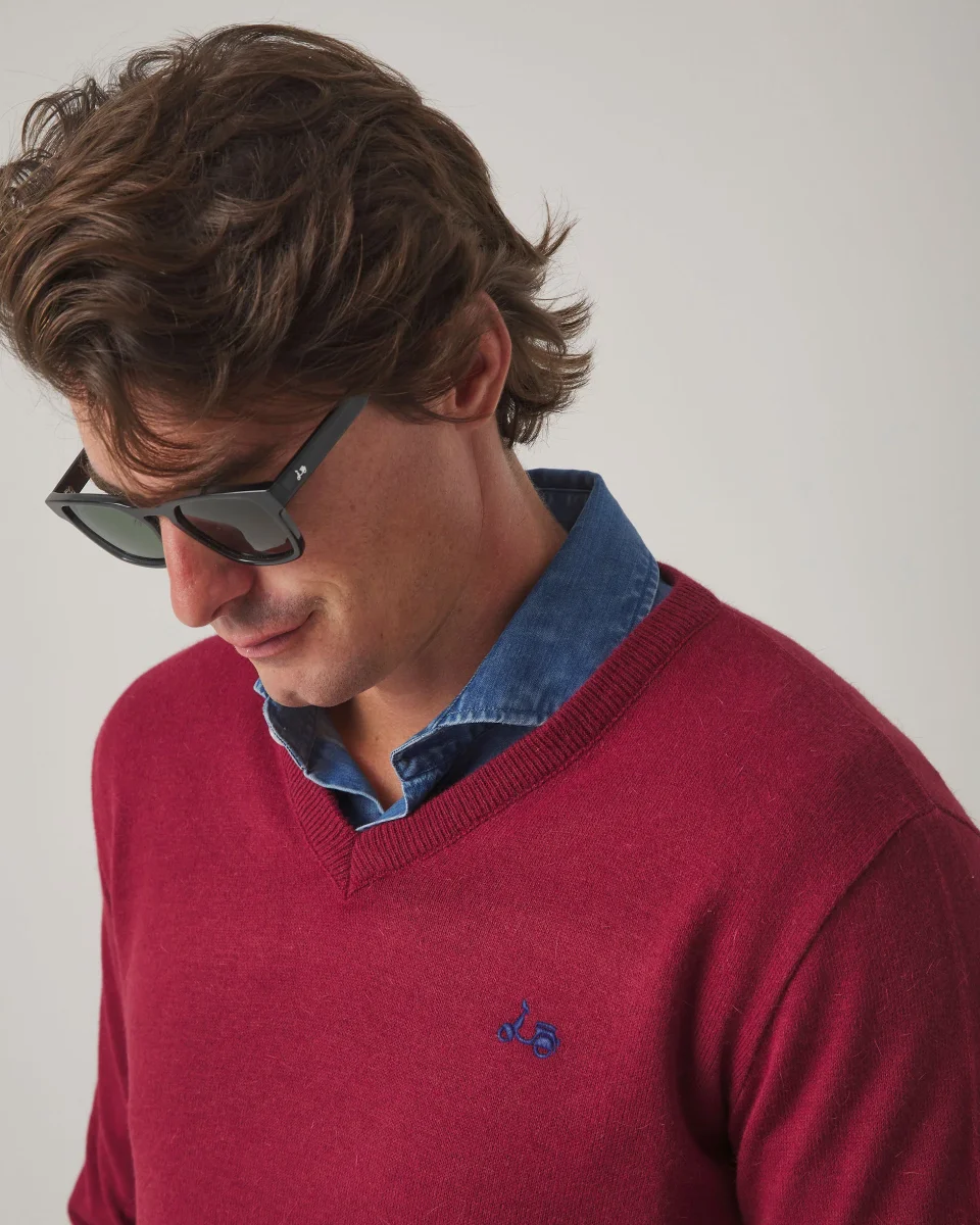 JERSEY ICONIC V NECK BURDEOS - Imagen 4