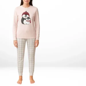 Pijama de invierno rosa con pingüinos