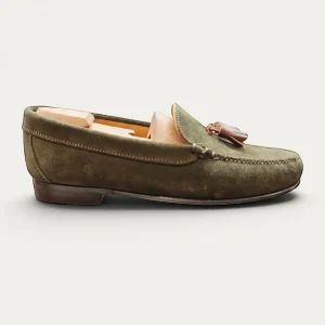 MOCASIN DE ANTE VERDE CON BORLAS